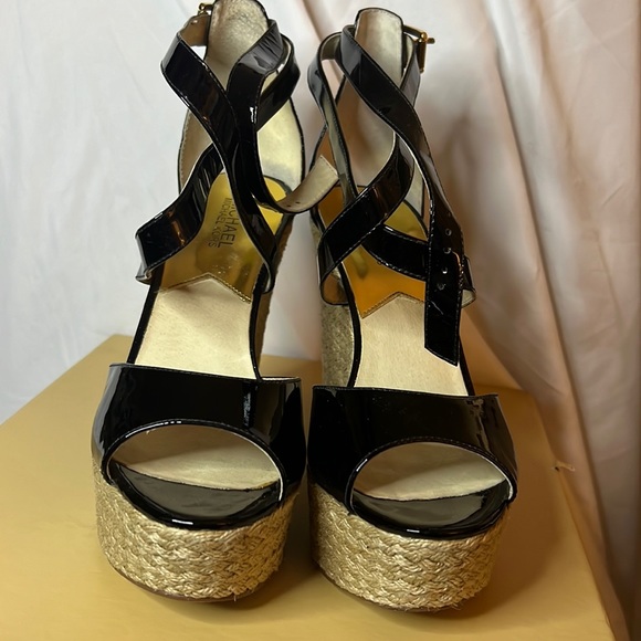 🔥Michael Kors Gabriella wedge sandal size 9 1/2🔥 - Picture 1 of 6